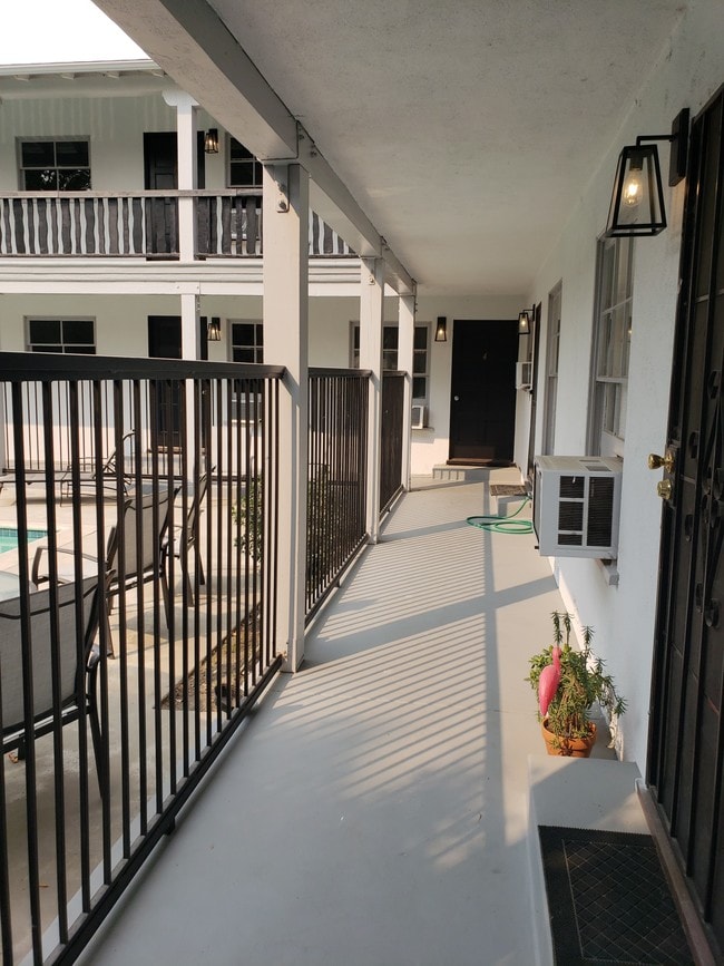 Building Photo - 1831 Riverside Dr