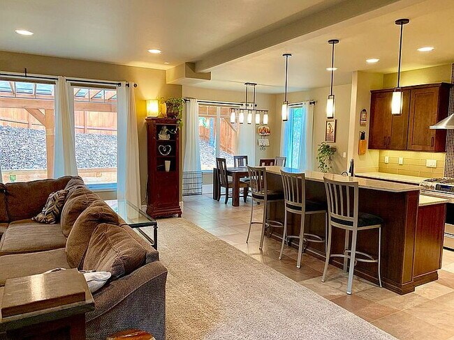 Foto del edificio - "Discover Your Dream Home: Spacious 4-Bedroom Sanctuary with 3 Full Baths in Beautiful Anchorage!"