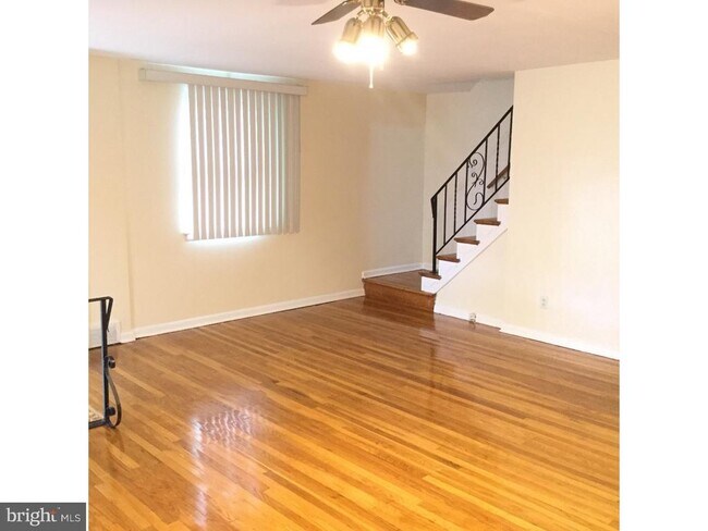 Foto del edificio - 1643 Powell Rd