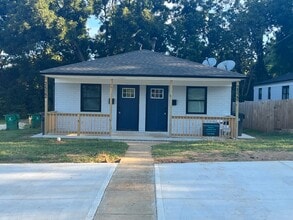 Building Photo - 2520 Dundeen St