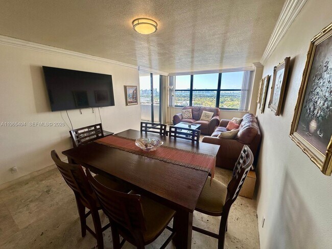 Foto del edificio - 2555 Collins Ave