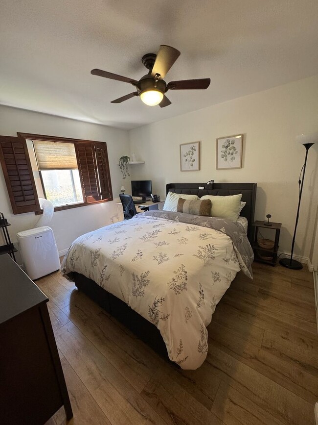 Building Photo - Spacious 1 bedroom condo centrally located...