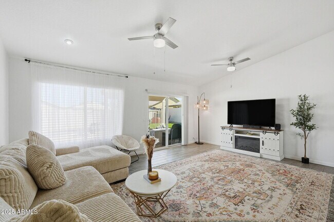 Foto del edificio - 6411 N 81st Dr