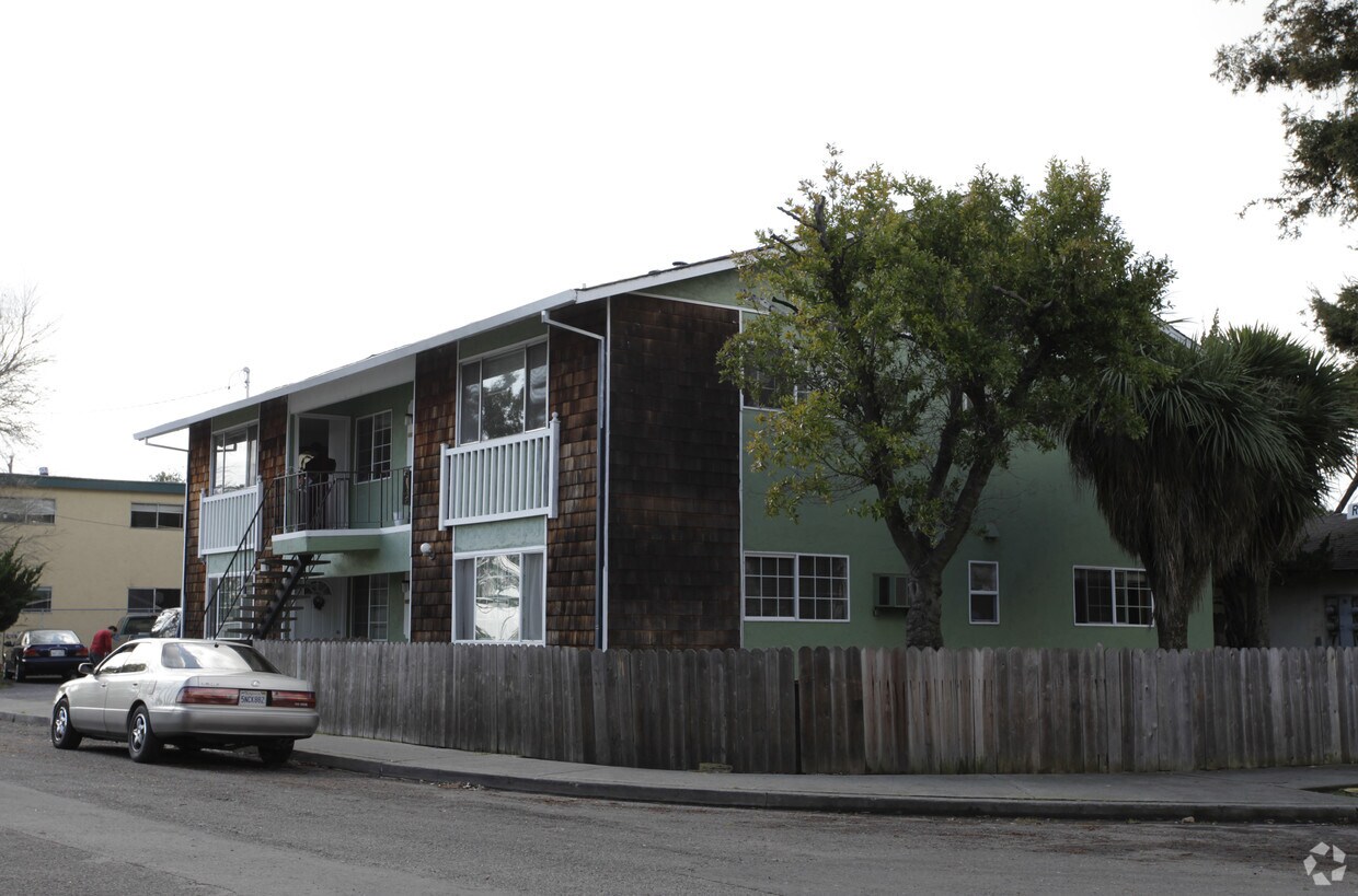 Building Photo - 273 Riverside Dr