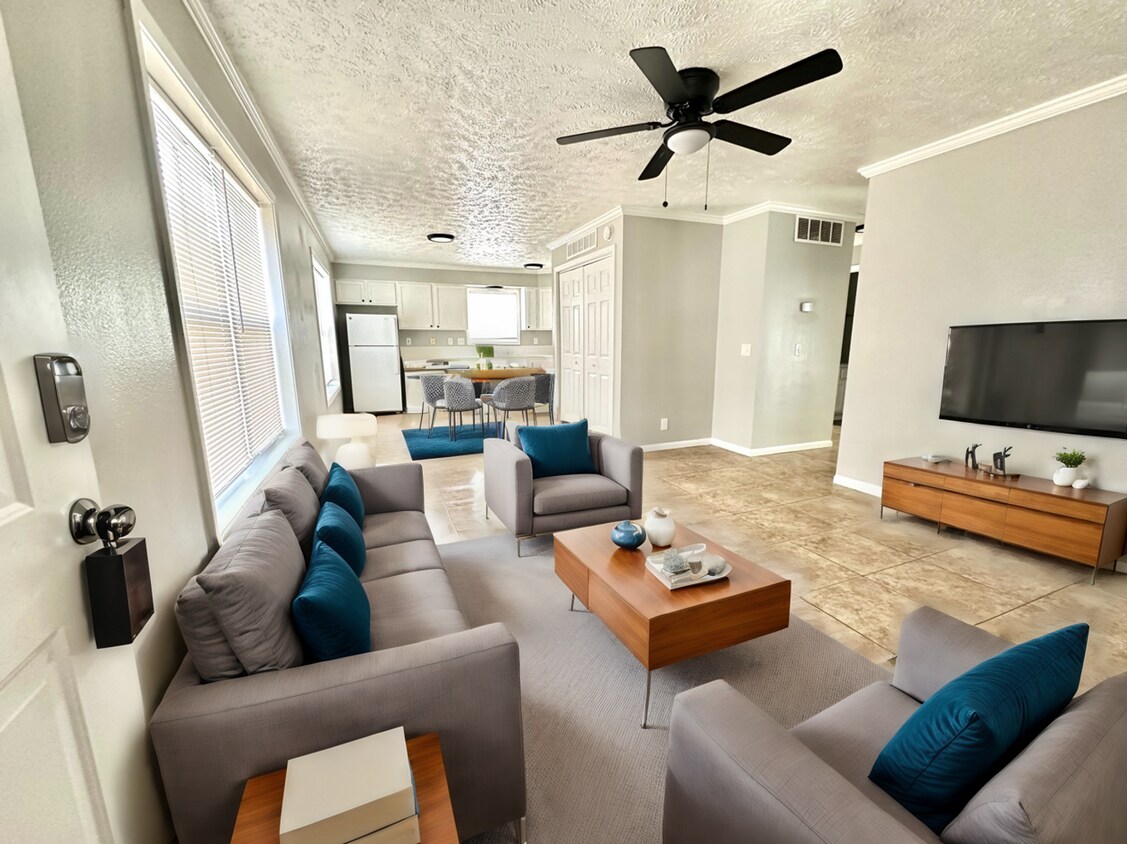 Primary Photo - 2 bed 1 bath with W/D In Unit