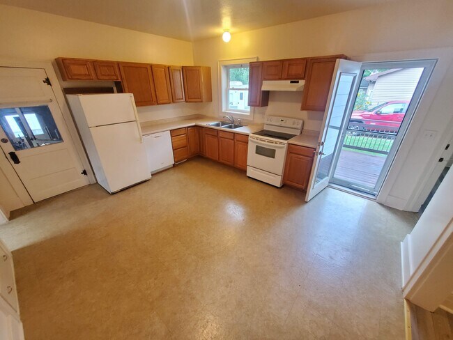 Kitchen - 252 Union St