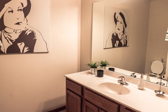 Building Photo - 170 E Old Plank Rd