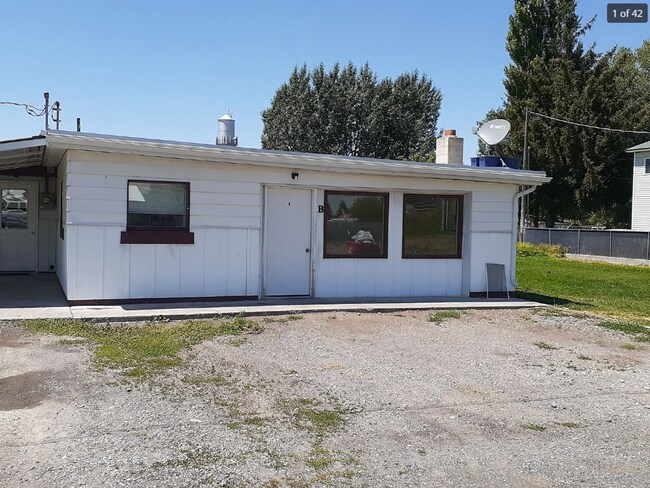 Building Photo - L7ER