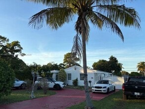 Building Photo - 1815 NE 175th St