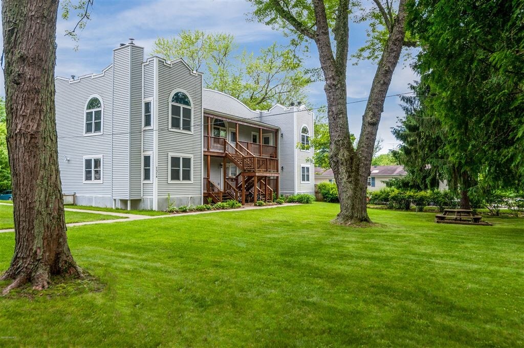 Primary Photo - 7374 N Shore Dr