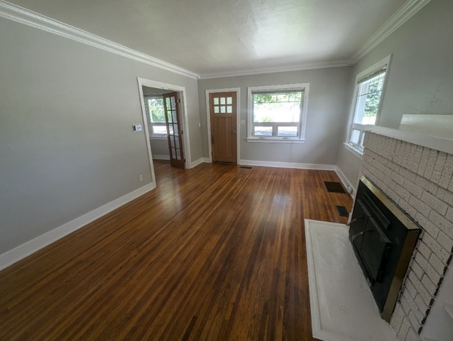 Building Photo - 3107 W Longfellow Ave