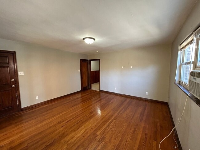 Building Photo - 2351 Ravine St