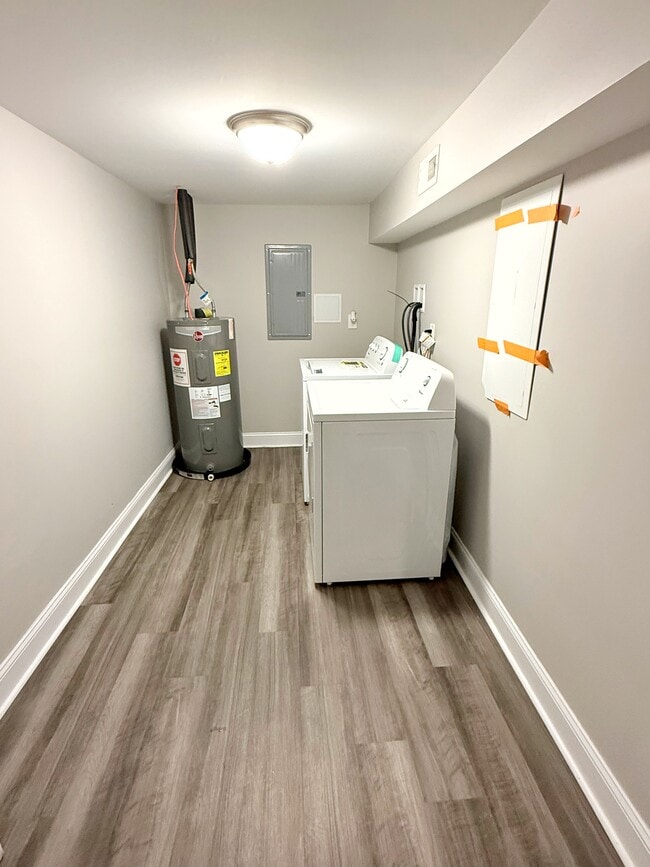 Building Photo - 2535 S Sartain St