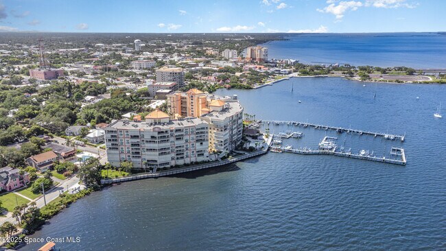 Foto del edificio - 104 Riverside Dr