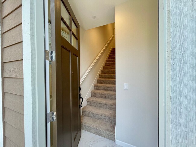 Foto del edificio - Newer Napa 2 Bedroom 2 Bathroom Condo; Both Bedrooms En-Suite