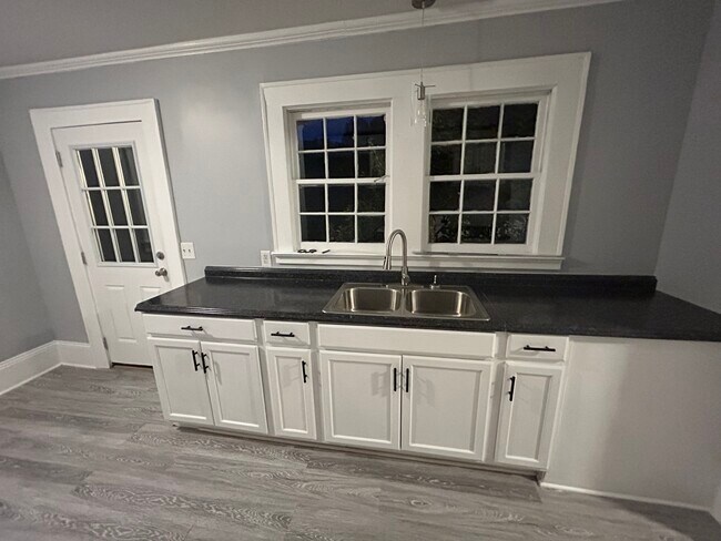 Foto del edificio - 2910 NC-58