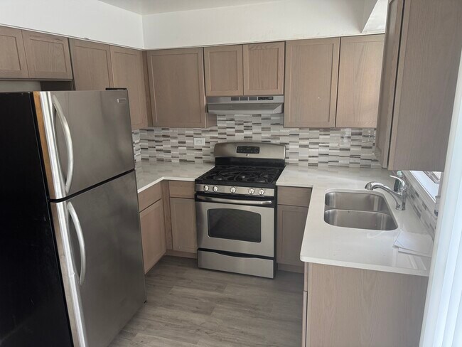 Kitchen - 1521 Berg Dr