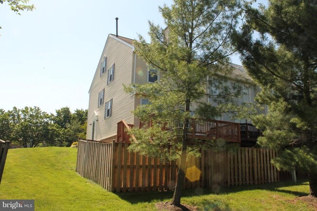 Building Photo - 21176 Winding Brook Square