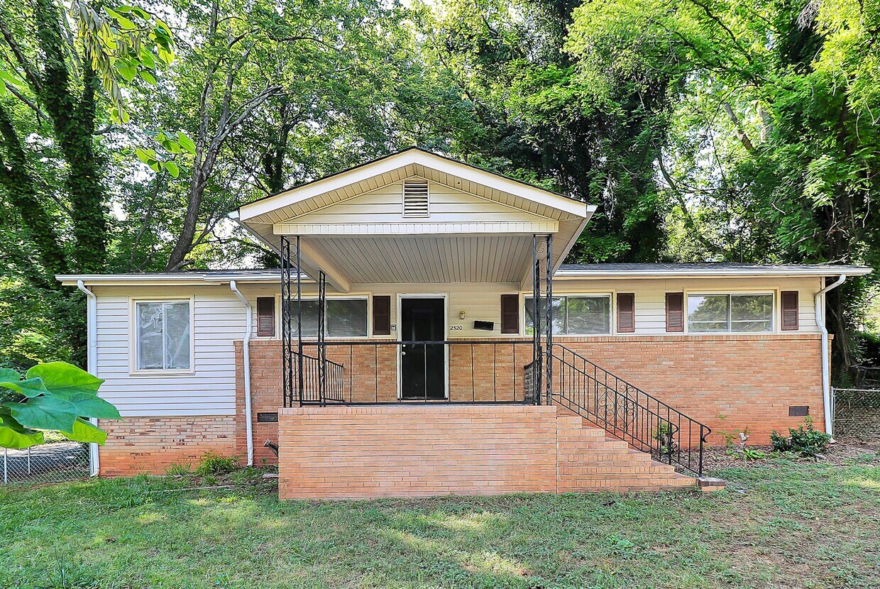 Foto principal - 2520 Thornton Rd