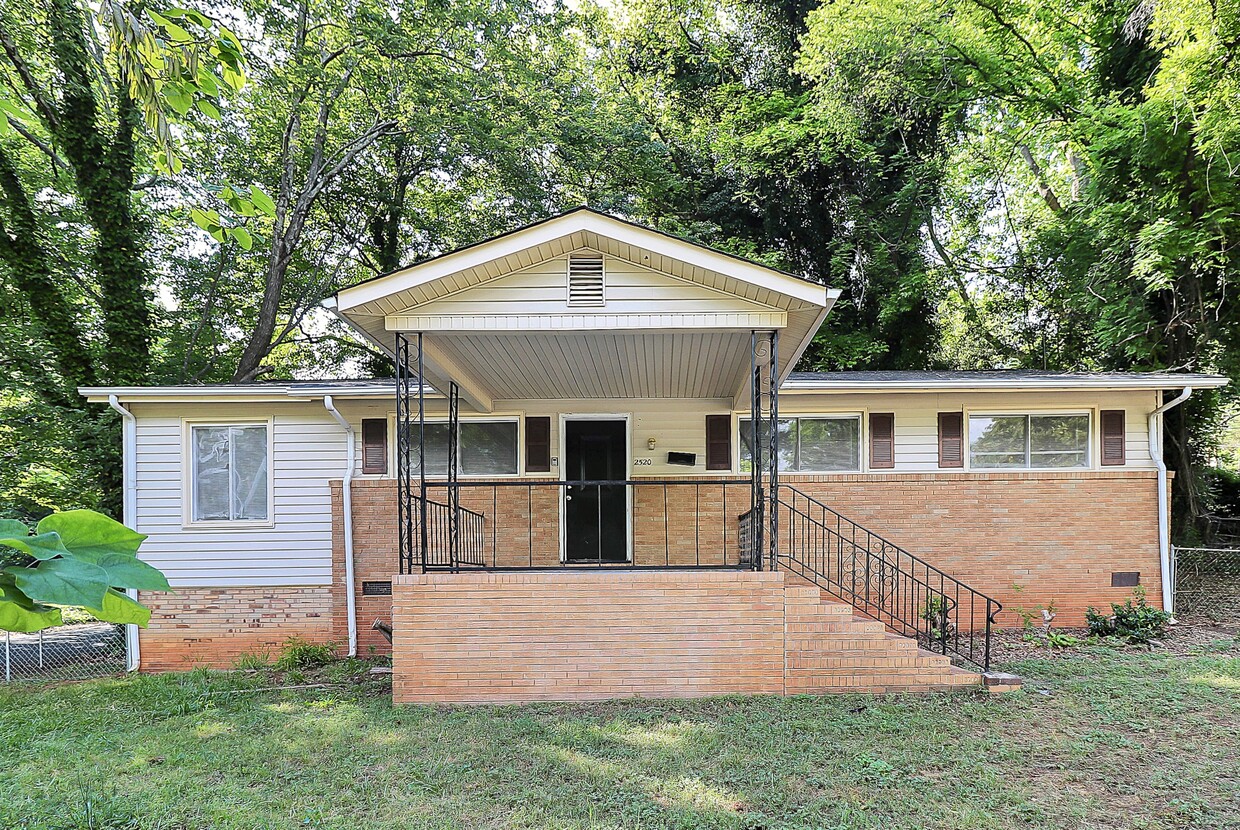 Primary Photo - 2520 Thornton Rd