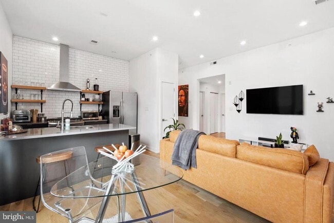 Building Photo - 1617 Hope St