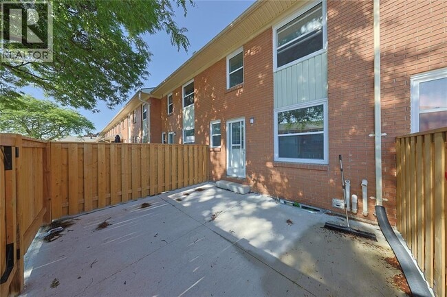 Building Photo - 834 Exmouth St