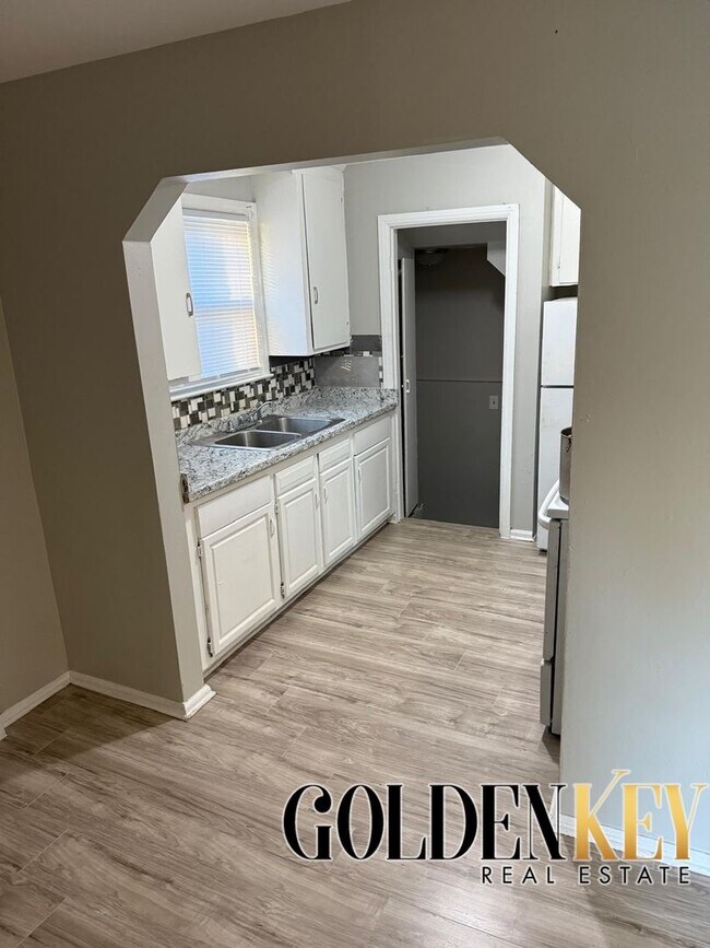 Building Photo - Newly Renovated 3-bedroom house on the Eas...