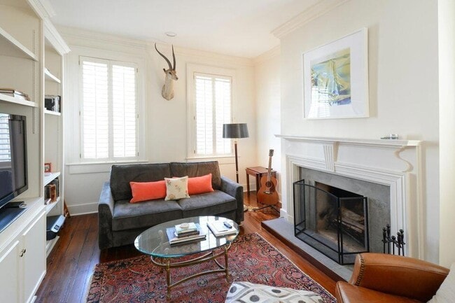 Photo - 61 Queen St House