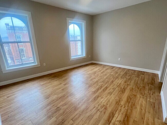 Foto del edificio - Putnam Winslow– $1,350 – 1 Bathroom Studio, 300 SQ.FT. – UTILITIES INCLUDED, Available 7/15/26