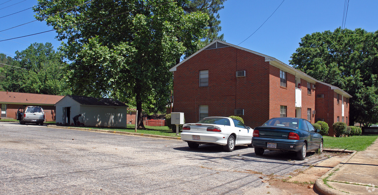 Building Photo - Carolyn Apartments