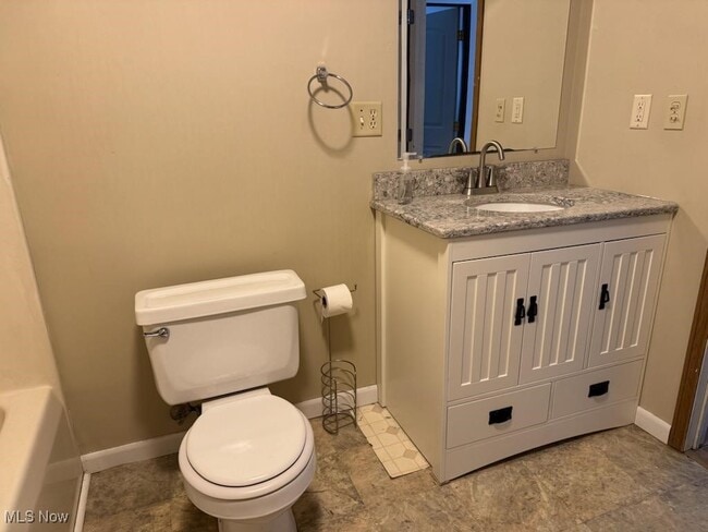 Building Photo - 118 8th Dr NE