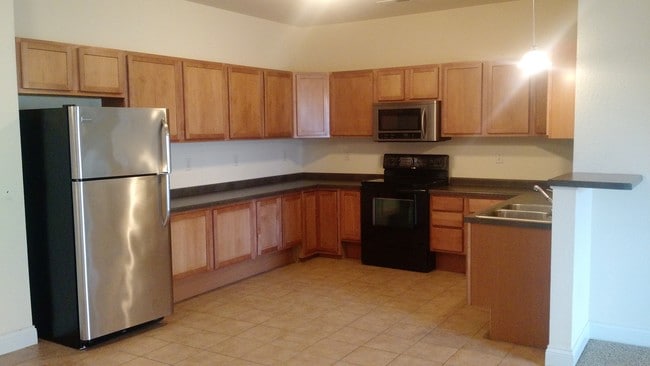 Kitchen - 825 Liberty Blvd