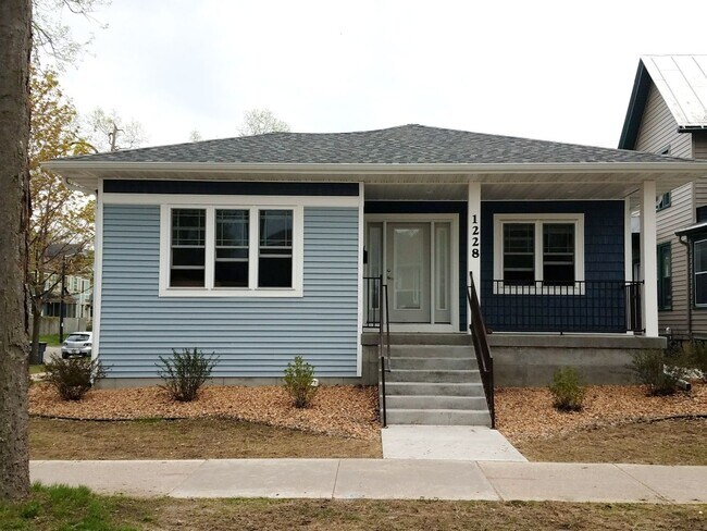 Foto del edificio - NEW Modern 5 Bedroom House
