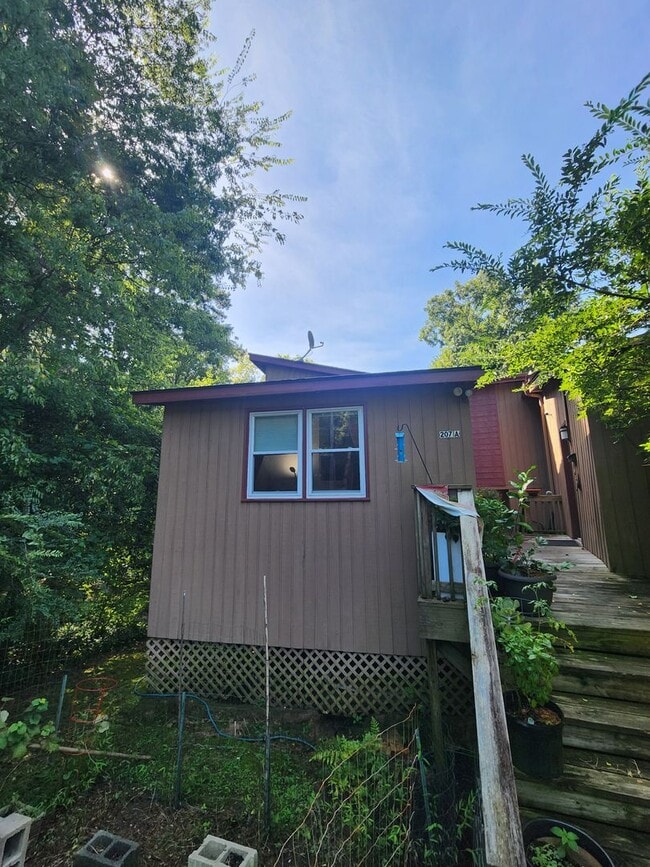 Building Photo - 207 Purefoy Rd