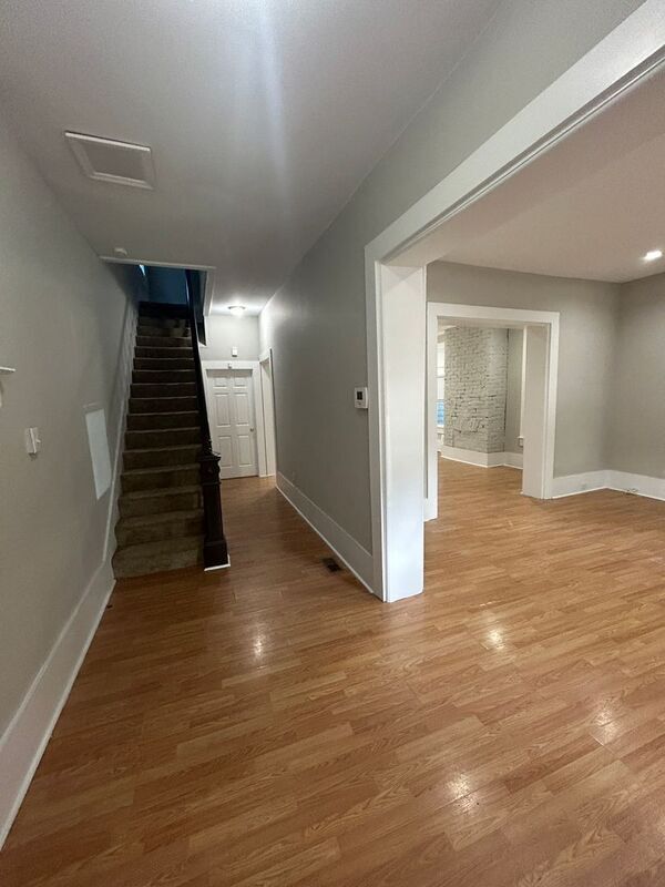 Building Photo - 1304 Oakwood Ave
