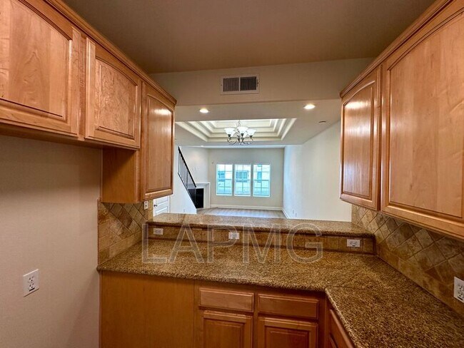 Foto del edificio - 12217 Moorpark St