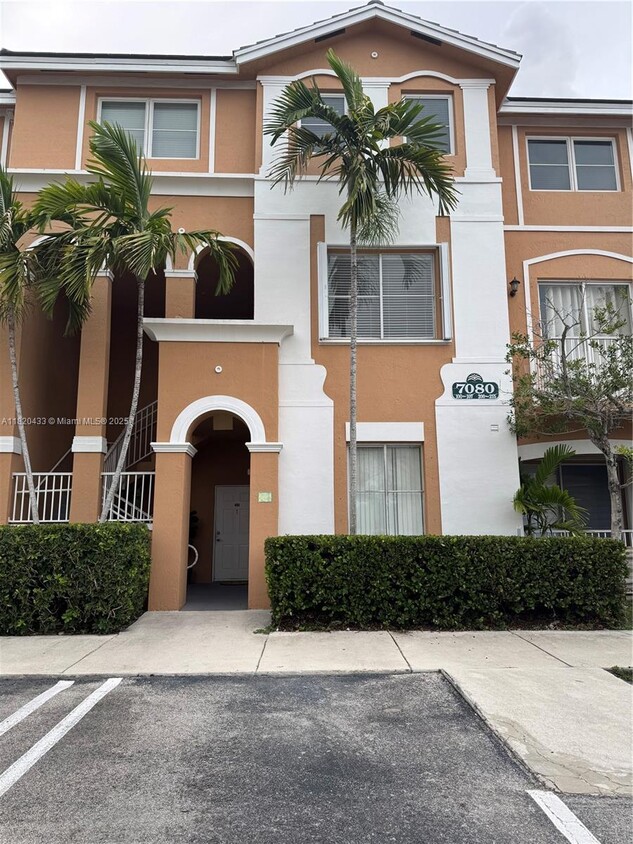 Foto principal - 7080 NW 177th St