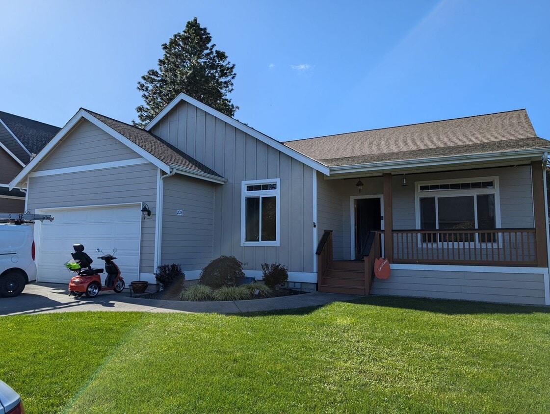 Primary Photo - 203 Dalan Pl