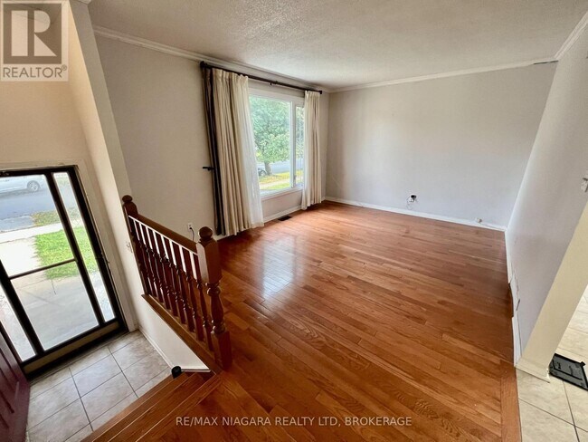 Photo du bâtiment - 6171 Charnwood Ave