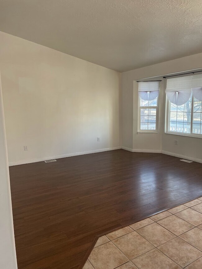 Foto del edificio - 3315 E Windhover Rd