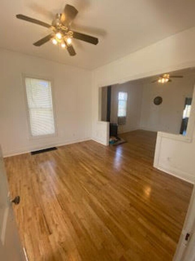 Foto del edificio - 3 Bedroom 1 bath home now available