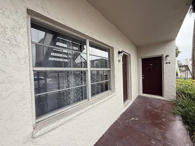 Foto del edificio - 9221 Tudor Dr
