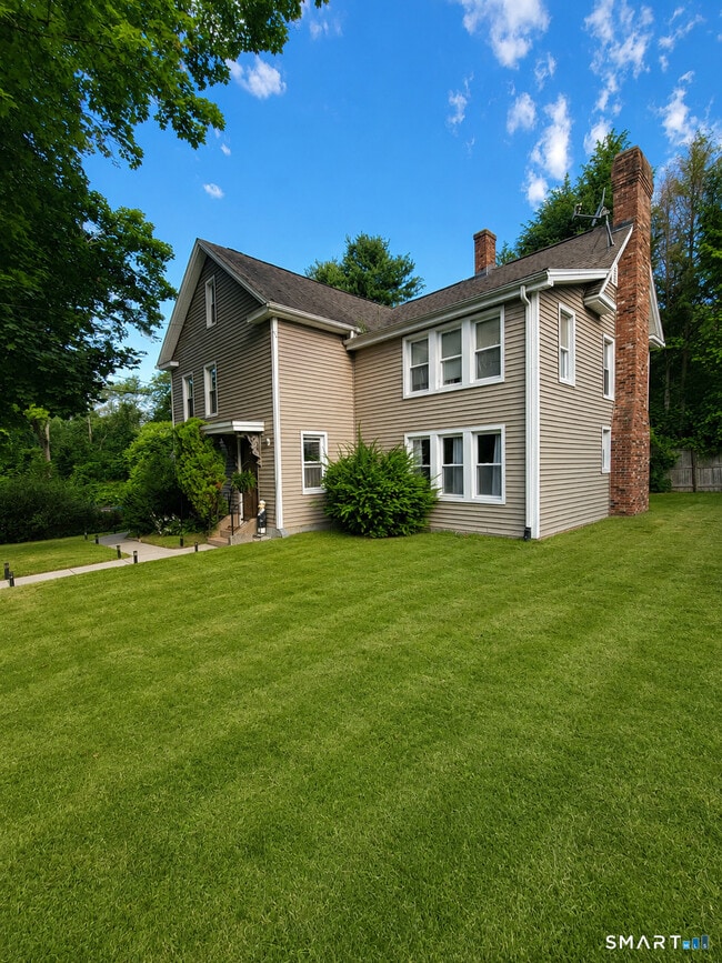 Foto del edificio - 561 Hopewell Rd