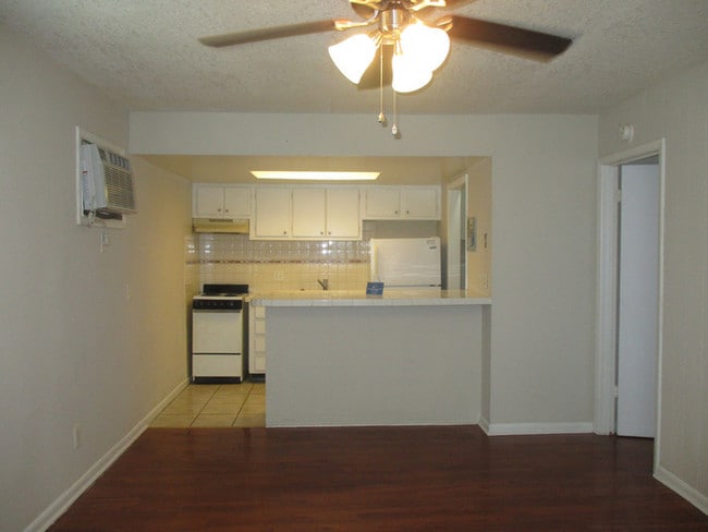Building Photo - 5109 Curry Ford Rd