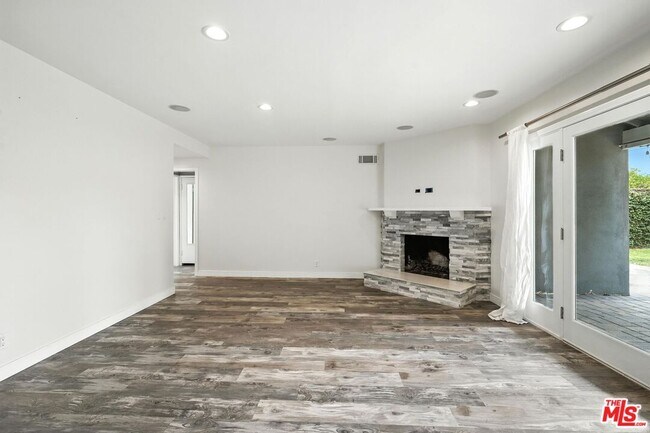 Foto del edificio - 6137 Laurelgrove Ave