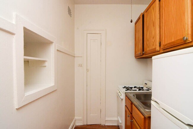 Foto del edificio - 2536 N Sawyer Ave