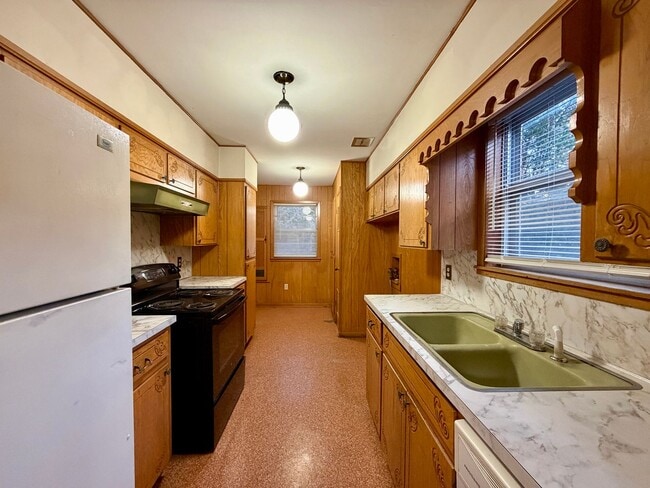 Building Photo - 13001 Woodway Dr