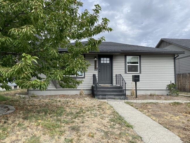 Building Photo - 4112 W Wellesley Ave
