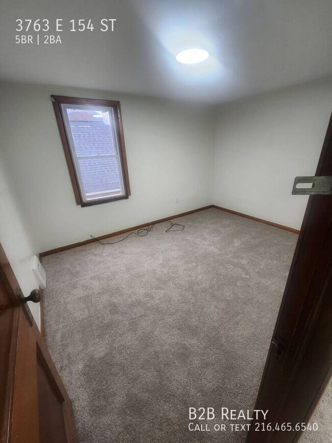 Foto del edificio - 3763 E 154th St