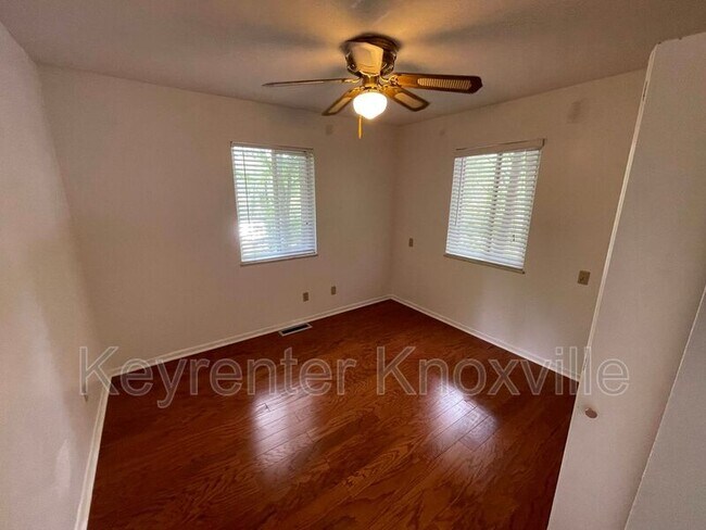 Building Photo - 2509 Craghead Ln